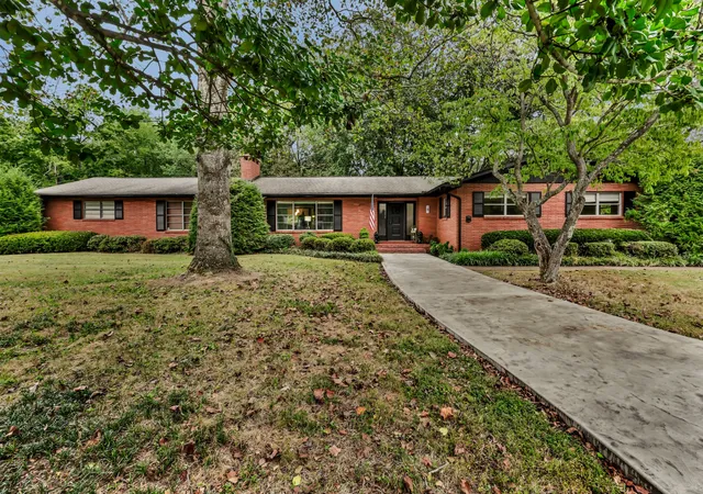 Photo 1 of Single family home for sale at 6 Canterbury Rd, Clarksville, TN 37043 | MLS# 3599459 | Listing updated on 2026-09-25