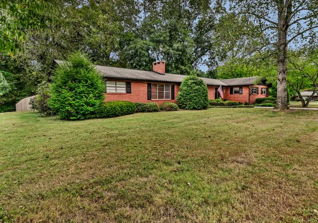 Photo 3 of Single family home for sale at 6 Canterbury Rd, Clarksville, TN 37043 | MLS# 3599459 | Listing updated on 2026-09-25