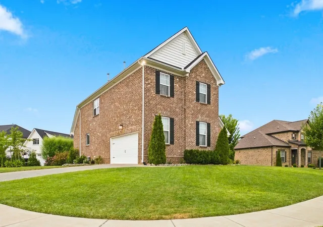 Photo 2 of Single family home for sale at 143 Compton St, Gallatin, TN 37066 | MLS# 3593298 | Listing updated on 2026-09-30