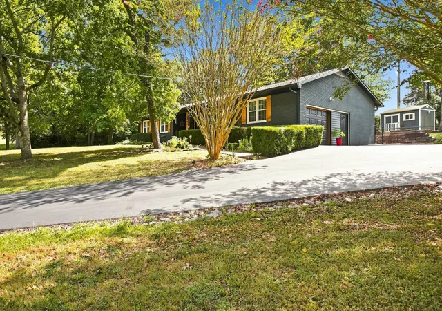 Photo 2 of Single family home for sale at 1000 Cheryl Dr, Lewisburg, TN 37091 | MLS# 3528666 | Listing updated on 2026-08-31