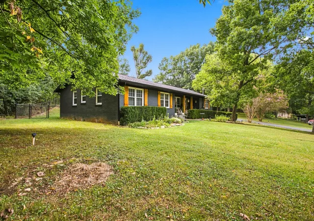 Photo 2 of Single family home for sale at 1000 Cheryl Dr, Lewisburg, TN 37091 | MLS# 3528666 | Listing updated on 2026-08-31