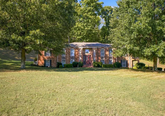 Photo 2 of Single family home for sale at 5424 Forest Acres Dr, Nashville, TN 37220 | MLS# 3527821 | Listing updated on 2026-10-19