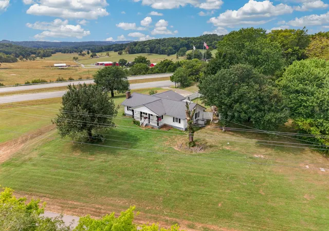 Photo 3 of Single family home for sale at 2385 Pulaski Hwy, Fayetteville, TN 37334 | MLS# 3528557 | Listing updated on 2026-09-03