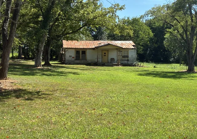 Photo 1 of Sale Pending at 8 Johnson School Rd, Fayetteville, TN 37334 | MLS# 3528658 | Listing updated on 2026-09-03