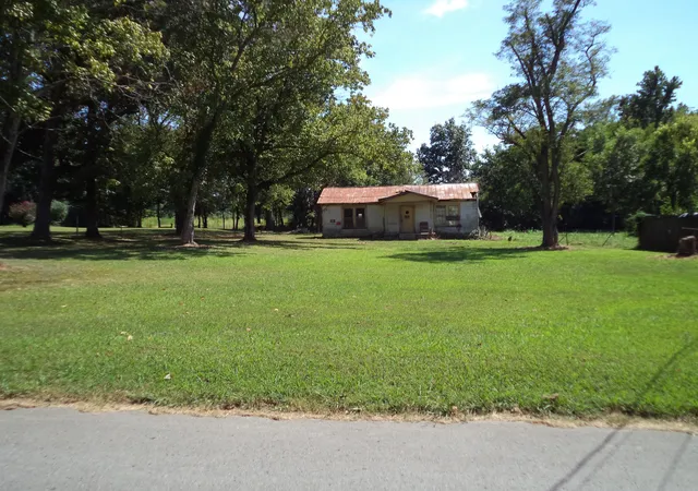 Photo 2 of Sale Pending at 8 Johnson School Rd, Fayetteville, TN 37334 | MLS# 3528658 | Listing updated on 2026-09-03