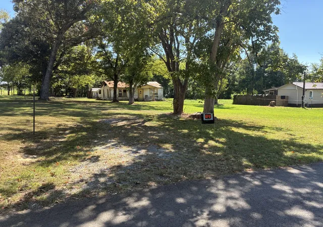 Photo 3 of Sale Pending at 8 Johnson School Rd, Fayetteville, TN 37334 | MLS# 3528658 | Listing updated on 2026-09-03