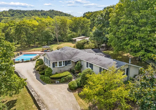 Photo 1 of Single family home for sale at 1091 Hidden Valley Rd, Brentwood, TN 37027 | MLS# 3593546 | Listing updated on 2026-09-18