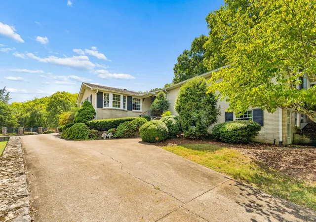 Photo 2 of Single family home for sale at 1091 Hidden Valley Rd, Brentwood, TN 37027 | MLS# 3593546 | Listing updated on 2026-09-18