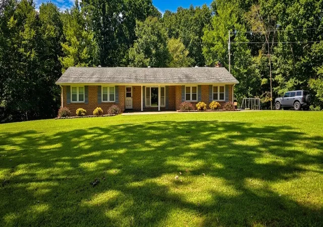Photo 3 of Single family home for sale at 907 Asbury Dr, New Johnsonville, TN 37134 | MLS# 3526909 | Listing updated on 2026-09-02