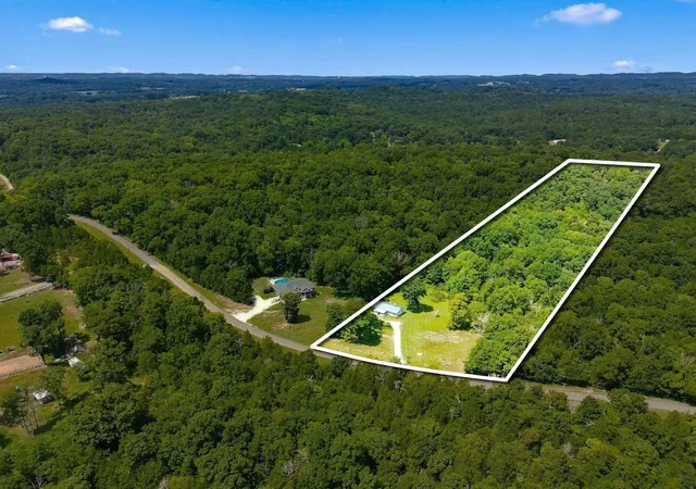 Photo 1 of Single family home for sale at 5462 Creek View Rd, Columbia, TN 38401 | MLS# 3526603 | Listing updated on 2026-09-10