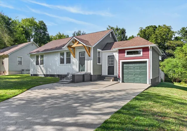 Photo 2 of Single family home for sale at 324 Willow Hts, Clarksville, TN 37040 | MLS# 3527009 | Listing updated on 2026-09-05