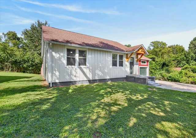 Photo 3 of Single family home for sale at 324 Willow Hts, Clarksville, TN 37040 | MLS# 3527009 | Listing updated on 2026-09-18