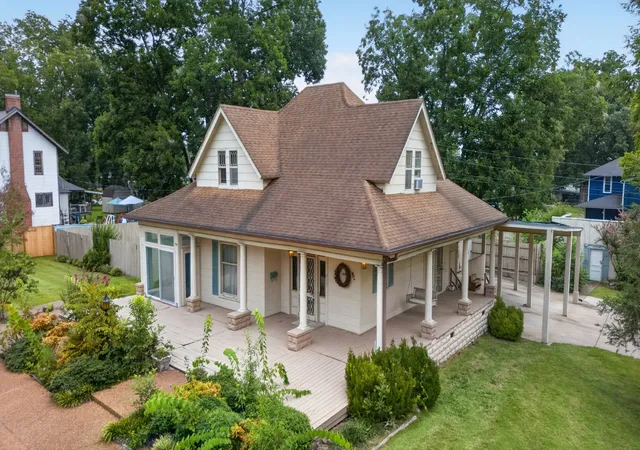 Photo 2 of Single family home for sale at 517 Laurel Ave, South Pittsburg, TN 37380 | MLS# 3527405 | Listing updated on 2026-08-27