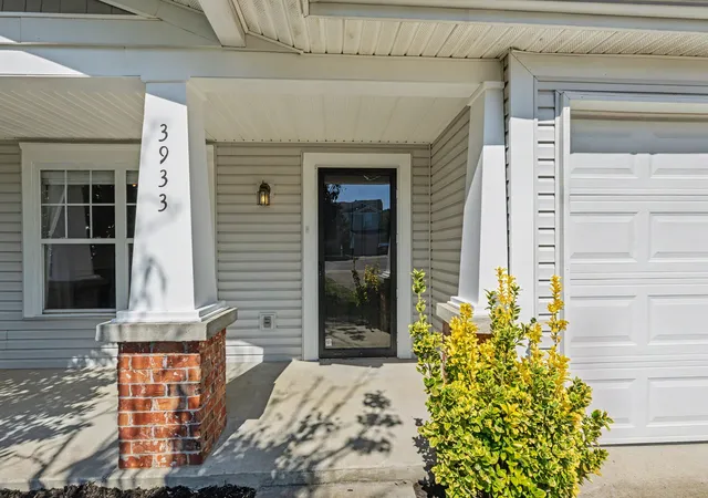 Photo 2 of Sale Pending at 3933 Bridgeview Ln, Nashville, TN 37221 | MLS# 3526794 | Listing updated on 2026-09-01