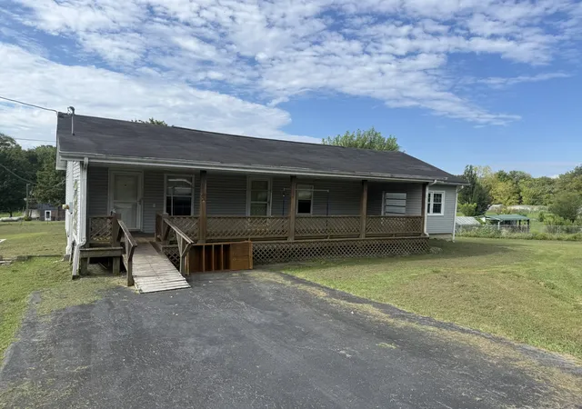 Photo 1 of Single family home for sale at 252 7th Street, Tracy City, TN 37387 | MLS# 3629824 | Listing updated on 2026-10-30