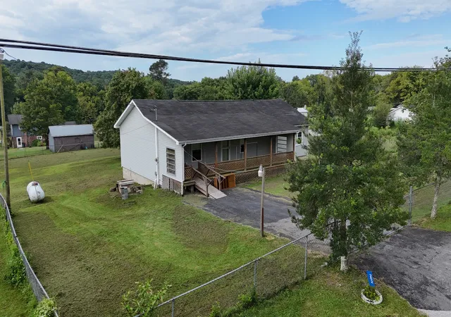 Photo 2 of Single family home for sale at 252 7th Street, Tracy City, TN 37387 | MLS# 3629824 | Listing updated on 2026-10-30