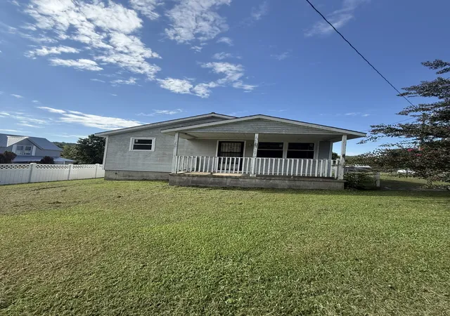 Photo 3 of Single family home for sale at 272 7th Street, Tracy City, TN 37387 | MLS# 3629823 | Listing updated on 2026-10-30