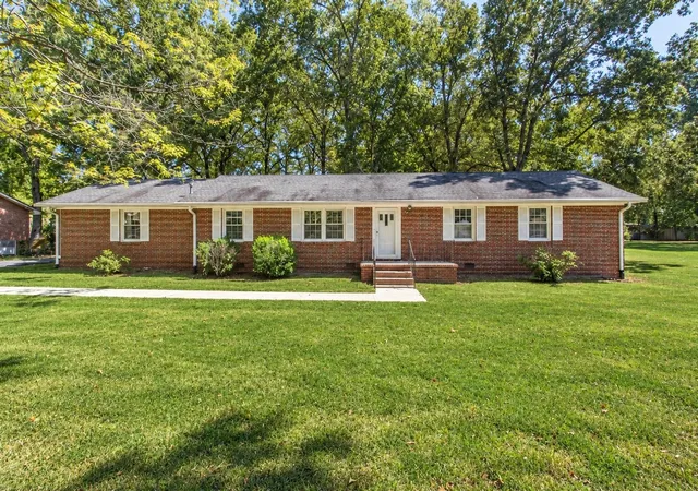 Photo 1 of Single family home for sale at 214 Crestwood Dr, Tullahoma, TN 37388 | MLS# 3547237 | Listing updated on 2026-10-06