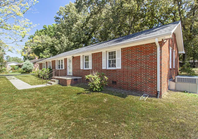 Photo 2 of Single family home for sale at 214 Crestwood Dr, Tullahoma, TN 37388 | MLS# 3547237 | Listing updated on 2026-10-06