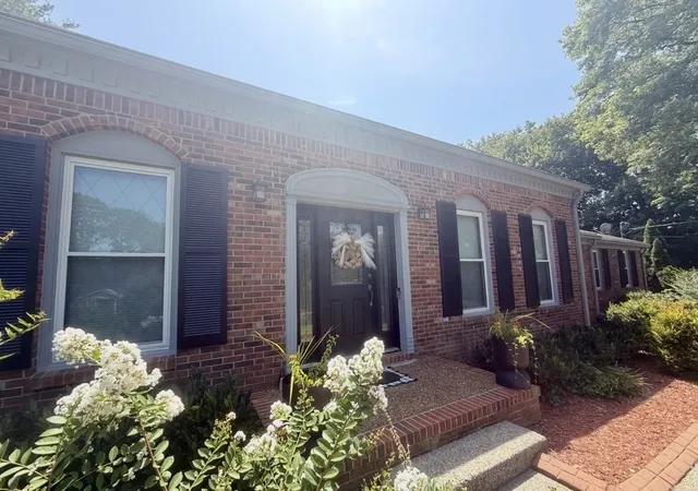 Photo 2 of Single family home for sale at 1206 Holly Hill Dr, Franklin, TN 37064 | MLS# 3527320 | Listing updated on 2026-08-30