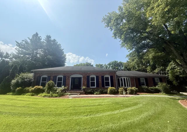 Photo 4 of Single family home for sale at 1206 Holly Hill Dr, Franklin, TN 37064 | MLS# 3527320 | Listing updated on 2026-10-11