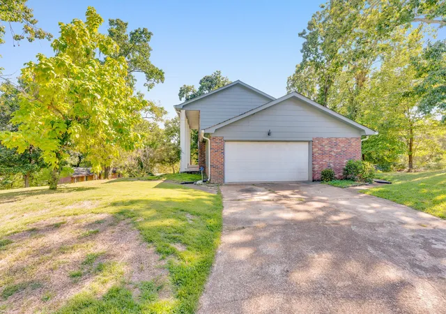 Photo 3 of Single family home for sale at 5661 Grayshore Lane, Hixson, TN 37343 | MLS# 3526808 | Listing updated on 2026-09-28