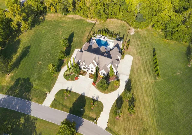 Photo 2 of Mansion for sale at 1004 Cartwright Close Dr, Brentwood, TN 37027 | MLS# 3528571 | Listing updated on 2026-09-18