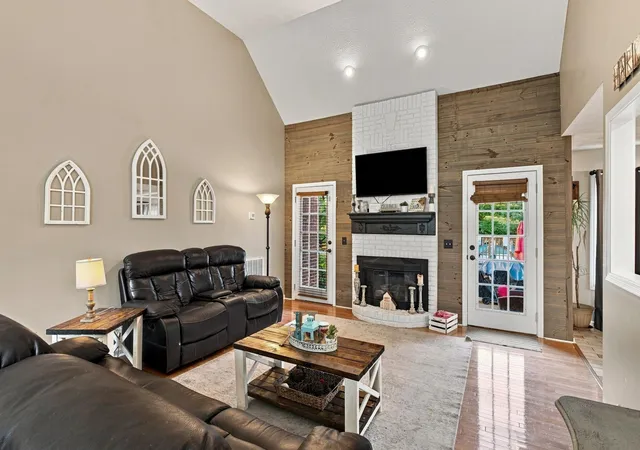 Photo 4 of Sale Pending at 8474 Guthrie Rd, Cross Plains, TN 37049 | MLS# 3526828 | Listing updated on 2026-09-22