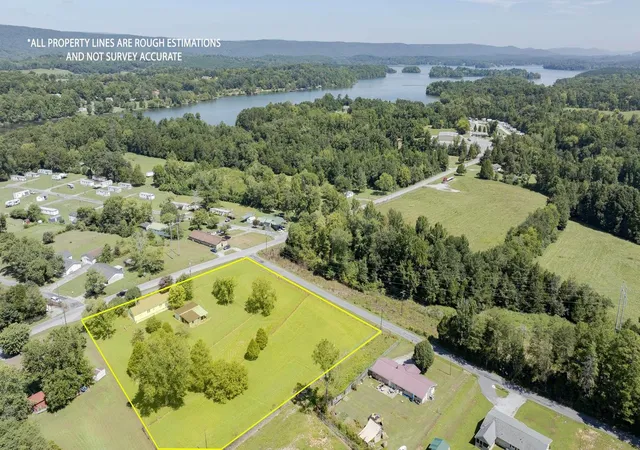 Photo 3 of Single family home for sale at 4924 Wolf Creek Rd, Spring City, TN 37381 | MLS# 3526846 | Listing updated on 2026-08-26