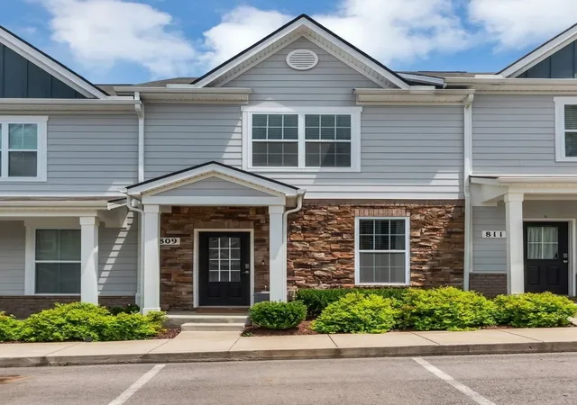 Photo 1 of Townhouse for sale at 809 Dallas Dr, Columbia, TN 38401 | MLS# 3545609 | Listing updated on 2026-10-06