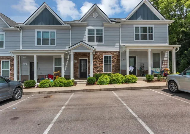 Photo 2 of Townhouse for sale at 809 Dallas Dr, Columbia, TN 38401 | MLS# 3545609 | Listing updated on 2026-10-06