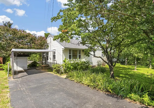 Photo 2 of Single family home for sale at 2921 Ironwood Dr, Nashville, TN 37214 | MLS# 3527310 | Listing updated on 2026-08-27