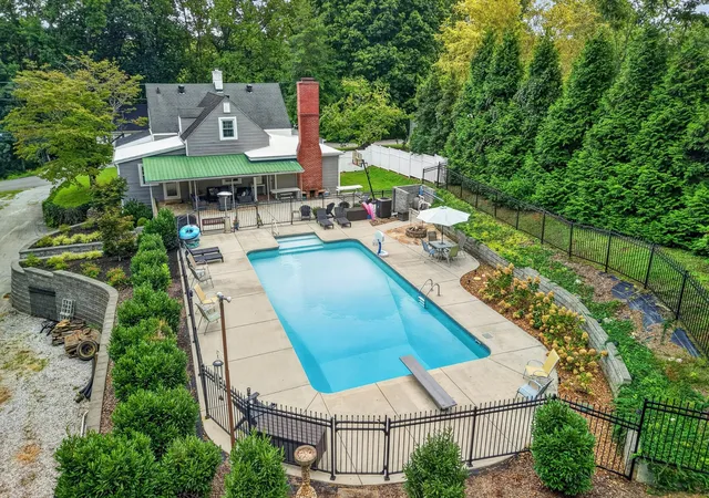 Photo 2 of Single family home for sale at 111 Westwood Dr, Mc Minnville, TN 37110 | MLS# 3528047 | Listing updated on 2026-09-01