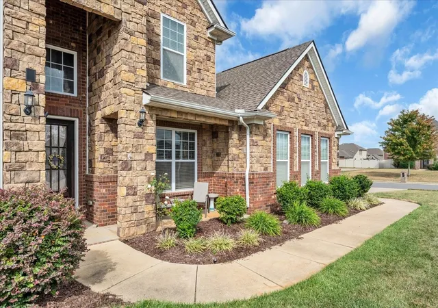 Photo 3 of Single family home for sale at 804 Topaz Dr, Murfreesboro, TN 37128 | MLS# 3610618 | Listing updated on 2026-10-05