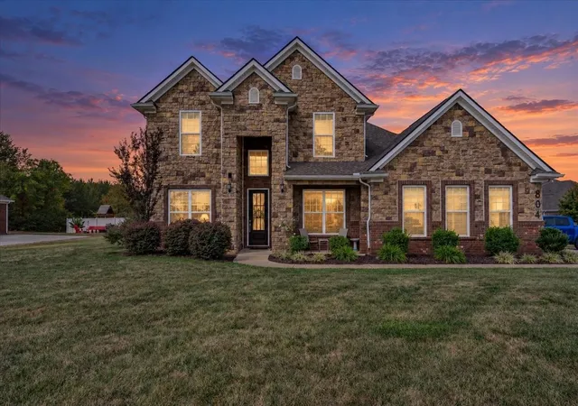 Photo 1 of Single family home for sale at 804 Topaz Dr, Murfreesboro, TN 37128 | MLS# 3610618 | Listing updated on 2026-10-05