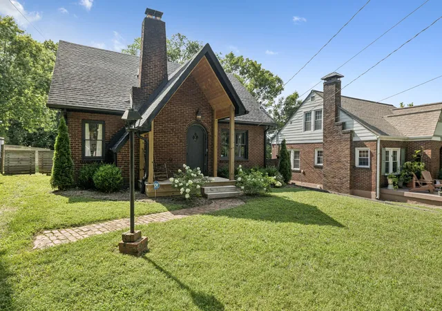 Photo 3 of Single family home for sale at 2316 Riverside Dr, Nashville, TN 37216 | MLS# 3530514 | Listing updated on 2026-10-05