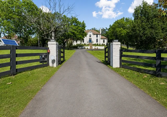 Photo 1 of Single family home for sale at 310 Deerwood Ln, Brentwood, TN 37027 | MLS# 3526989 | Listing updated on 2026-08-26