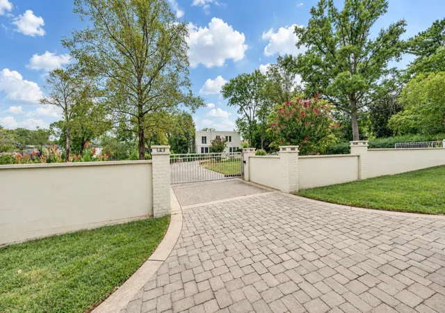 Photo 4 of Single family home for sale at 1417 Graybar Ln, Nashville, TN 37215 | MLS# 3597428 | Listing updated on 2026-10-06