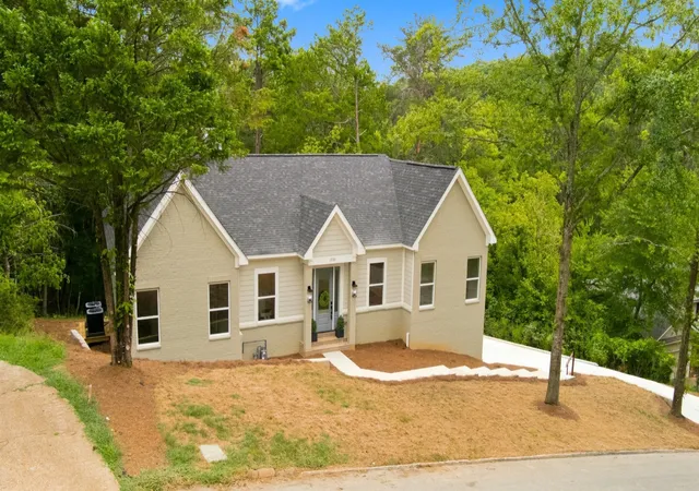 Photo 2 of Single family home for sale at 1721 Starboard Dr, Hixson, TN 37343 | MLS# 3527802 | Listing updated on 2026-10-06