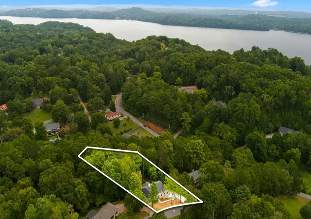 Photo 3 of Single family home for sale at 1721 Starboard Dr, Hixson, TN 37343 | MLS# 3527802 | Listing updated on 2026-10-06