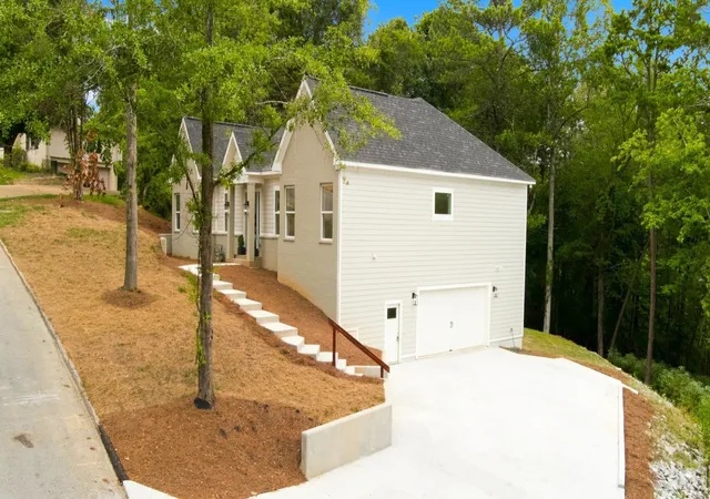 Photo 3 of Single family home for sale at 1721 Starboard Dr, Hixson, TN 37343 | MLS# 3527802 | Listing updated on 2026-10-15