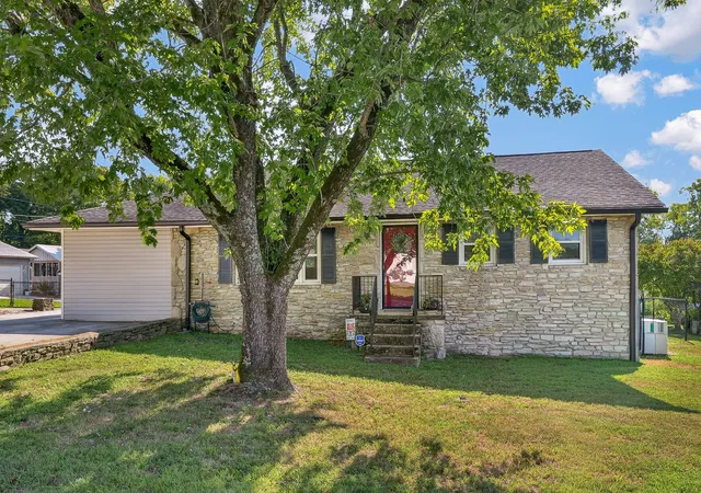 Photo 2 of Single family home for sale at 133 High Ave, Fayetteville, TN 37334 | MLS# 3527143 | Listing updated on 2026-09-02