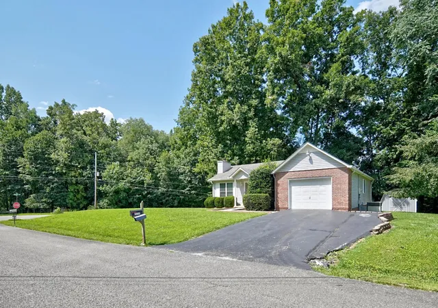 Photo 3 of Single family home for sale at 1669 Boone Dr, Cookeville, TN 38506 | MLS# 3527107 | Listing updated on 2026-08-26