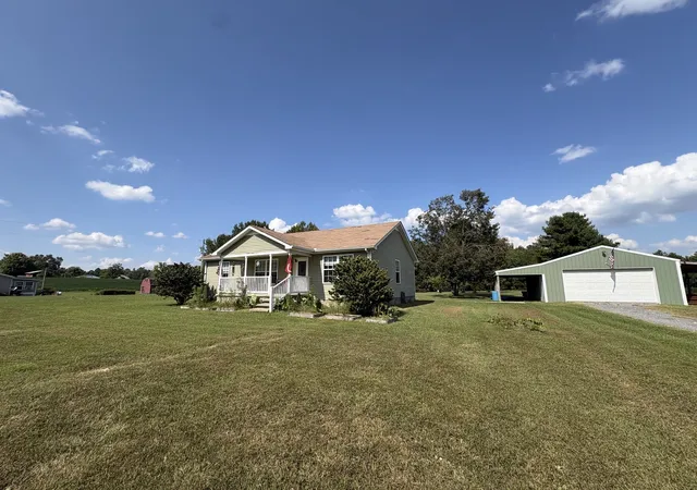 Photo 3 of Single family home for sale at 167 Robinson Ln, Westmoreland, TN 37186 | MLS# 3529045 | Listing updated on 2026-09-05