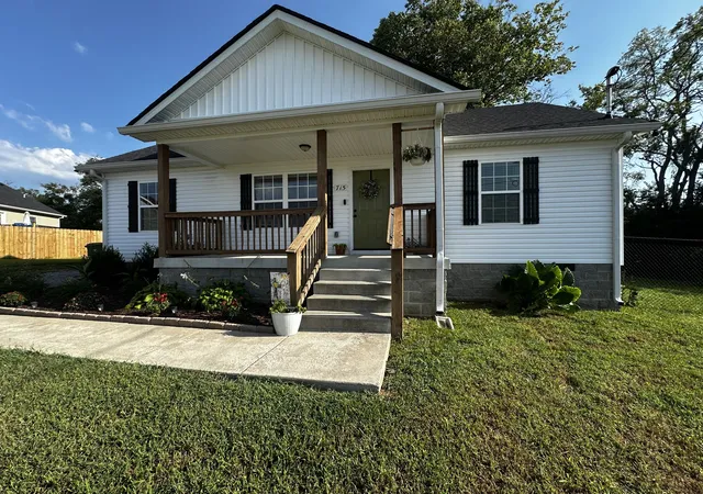 Photo 2 of Single family home for sale at 715 Caroline Ct, Lewisburg, TN 37091 | MLS# 3529553 | Listing updated on 2026-10-05