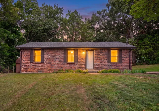 Photo 1 of Single family home for sale at 1325 Courtney Dr, Clarksville, TN 37042 | MLS# 3527887 | Listing updated on 2026-10-19