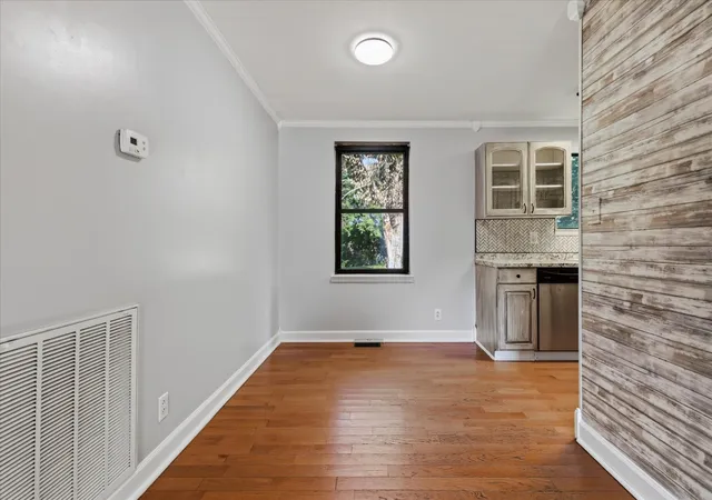 Photo 3 of Single family home for sale at 1325 Courtney Dr, Clarksville, TN 37042 | MLS# 3527887 | Listing updated on 2026-10-19