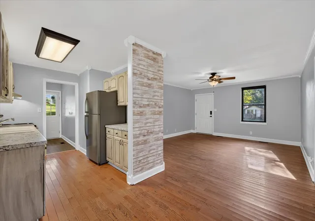 Photo 4 of Single family home for sale at 1325 Courtney Dr, Clarksville, TN 37042 | MLS# 3527887 | Listing updated on 2026-10-19