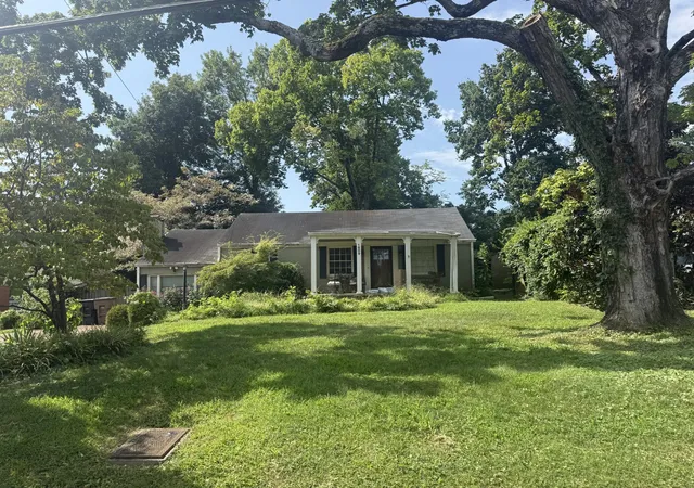 Photo 1 of Single family home for sale at 1809 Shackleford Rd, Nashville, TN 37215 | MLS# 3527450 | Listing updated on 2026-08-28