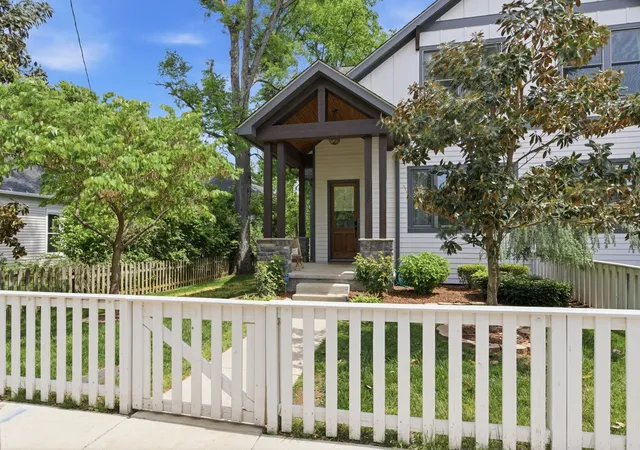 Photo 1 of Townhouse for sale at 2210 Grantland Ave, Nashville, TN 37204 | MLS# 3528249 | Listing updated on 2026-10-06